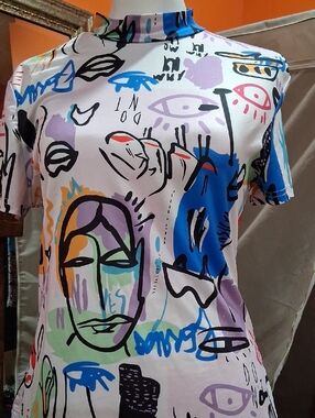 Abstract Face Print Mock-Neck Short Sleeve Top in Multi